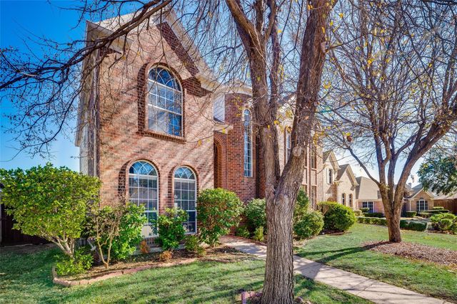 216 Touchdown Drive, Irving, TX 75063