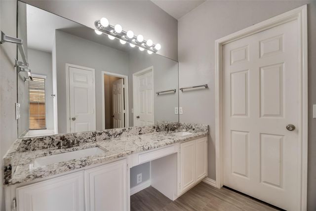 216 Touchdown Drive, Irving, TX 75063