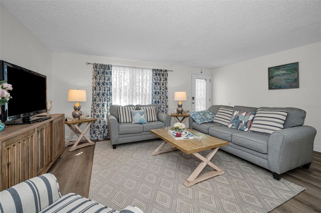 Image 11 of property listing at 1176 MINEOLA CIRCLE, Palm Harbor, FL 34683