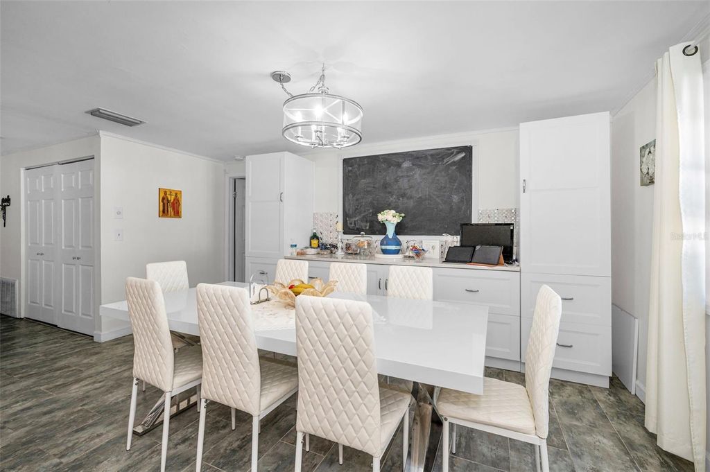 Image 22 of property listing at 1176 MINEOLA CIRCLE, Palm Harbor, FL 34683