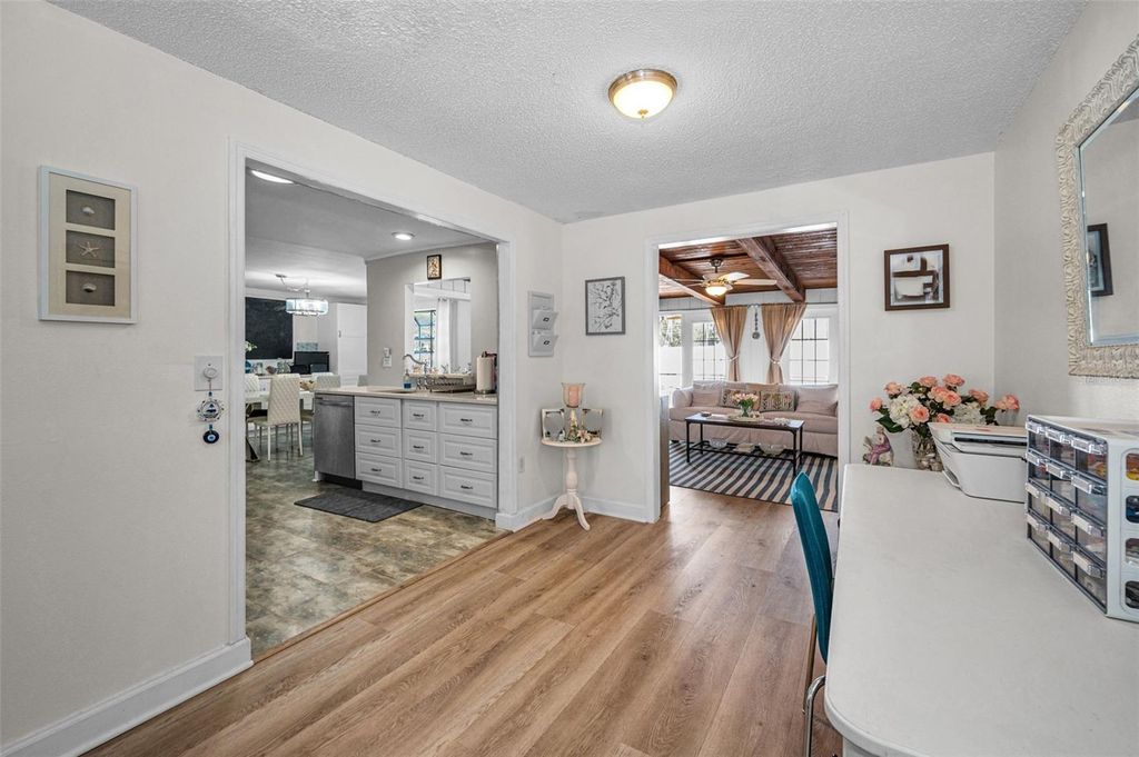 Image 24 of property listing at 1176 MINEOLA CIRCLE, Palm Harbor, FL 34683