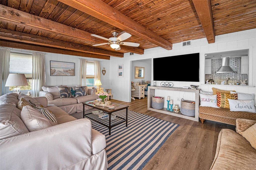 Image 30 of property listing at 1176 MINEOLA CIRCLE, Palm Harbor, FL 34683