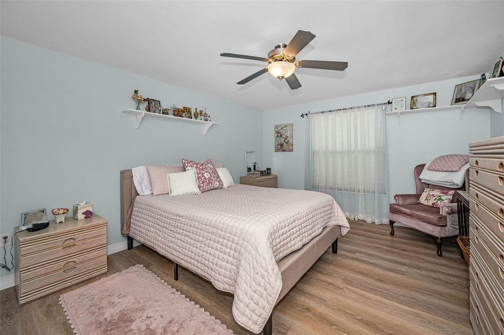 Image 31 of property listing at 1176 MINEOLA CIRCLE, Palm Harbor, FL 34683