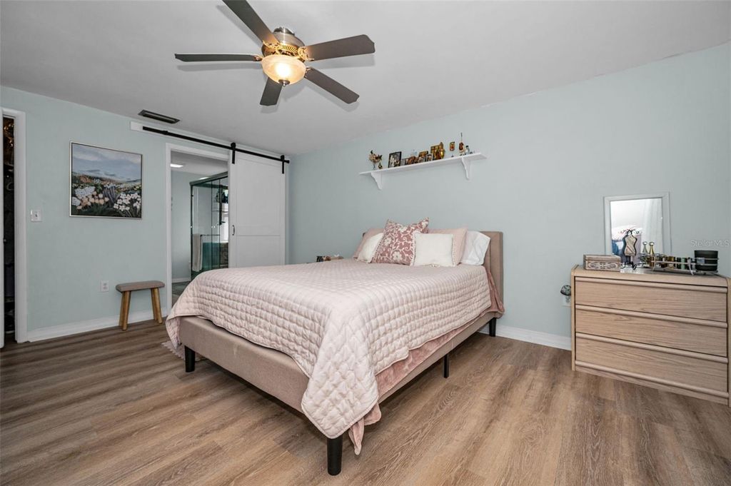 Image 32 of property listing at 1176 MINEOLA CIRCLE, Palm Harbor, FL 34683