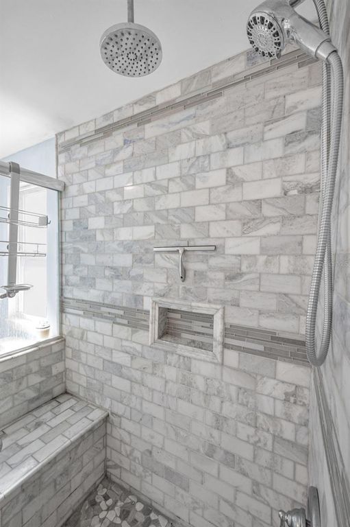 Image 34 of property listing at 1176 MINEOLA CIRCLE, Palm Harbor, FL 34683