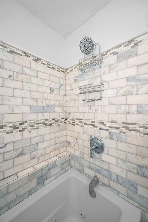 Image 38 of property listing at 1176 MINEOLA CIRCLE, Palm Harbor, FL 34683