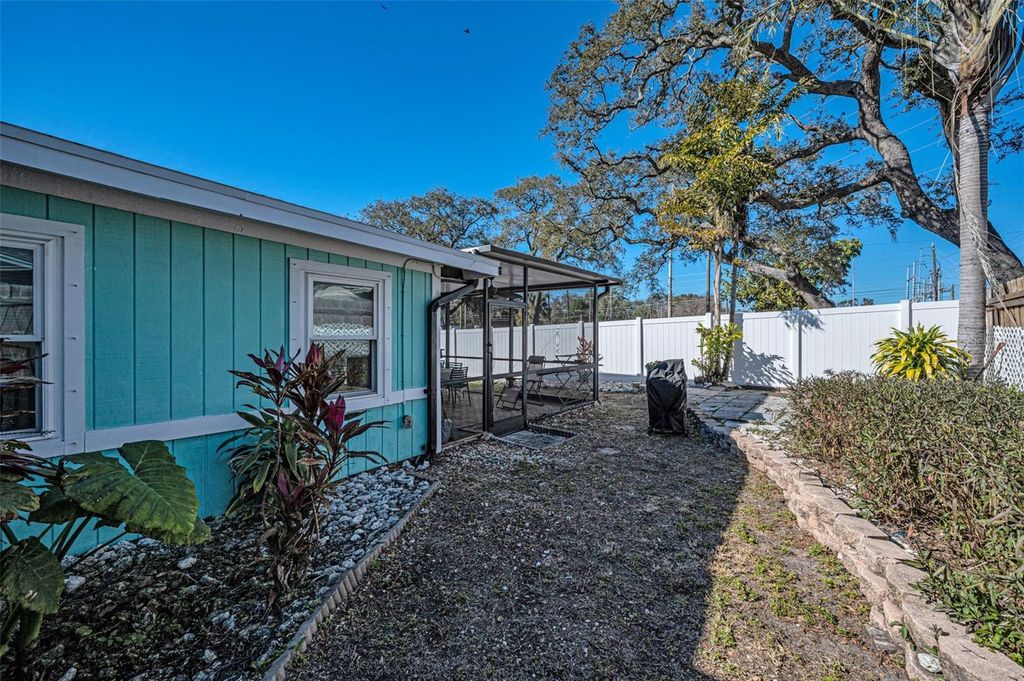 Image 54 of property listing at 1176 MINEOLA CIRCLE, Palm Harbor, FL 34683