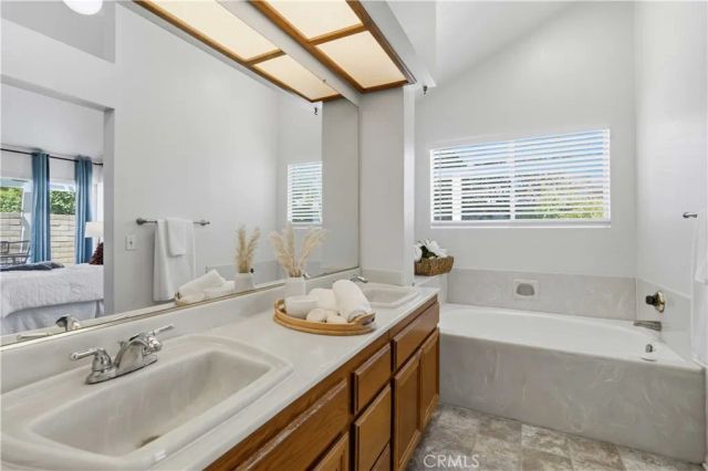 592 Fairfield, Simi Valley, CA 93065