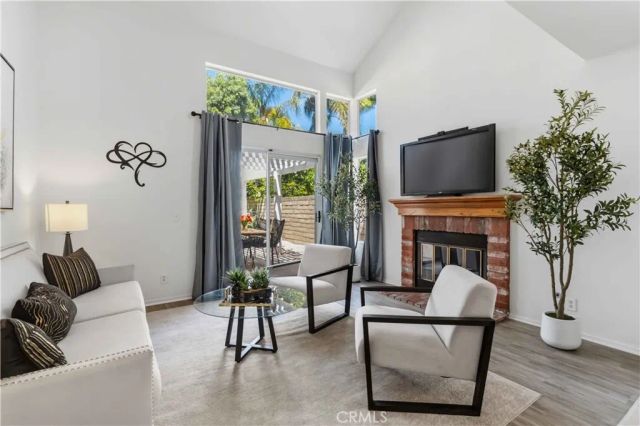 592 Fairfield, Simi Valley, CA 93065
