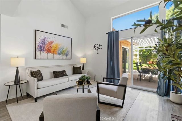 592 Fairfield, Simi Valley, CA 93065