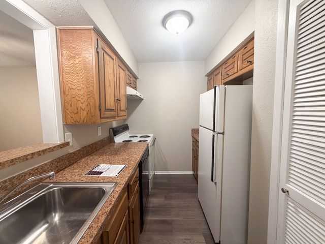 510 W Marvin Avenue 207, Waxahachie, TX 75165