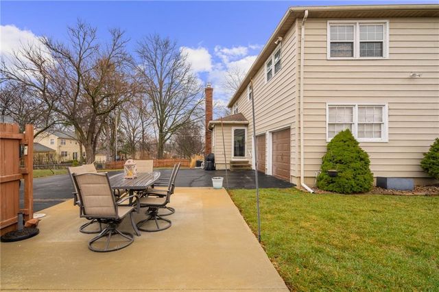 9501 Riggs Street, Overland Park, KS 66212