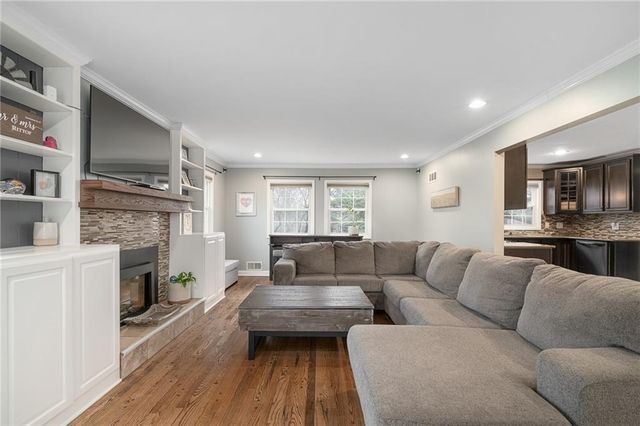 9501 Riggs Street, Overland Park, KS 66212