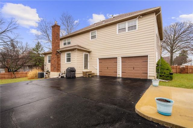 9501 Riggs Street, Overland Park, KS 66212