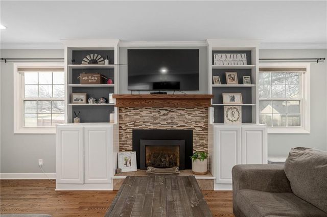 9501 Riggs Street, Overland Park, KS 66212