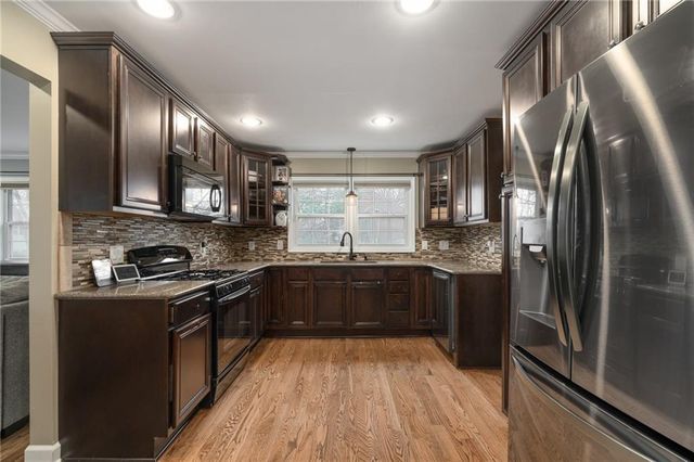 9501 Riggs Street, Overland Park, KS 66212