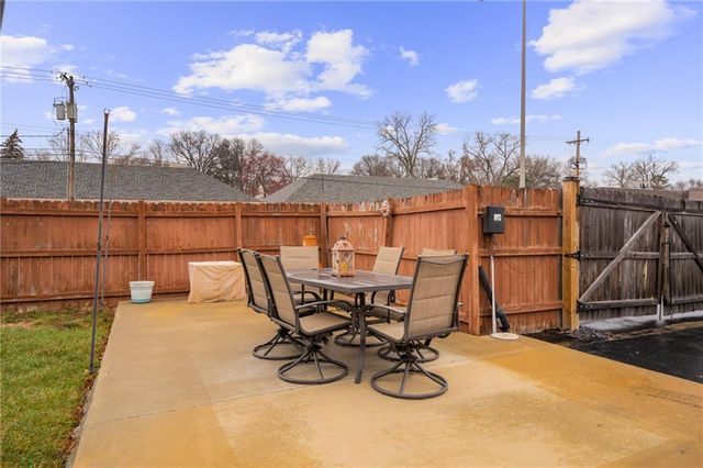 9501 Riggs Street, Overland Park, KS 66212