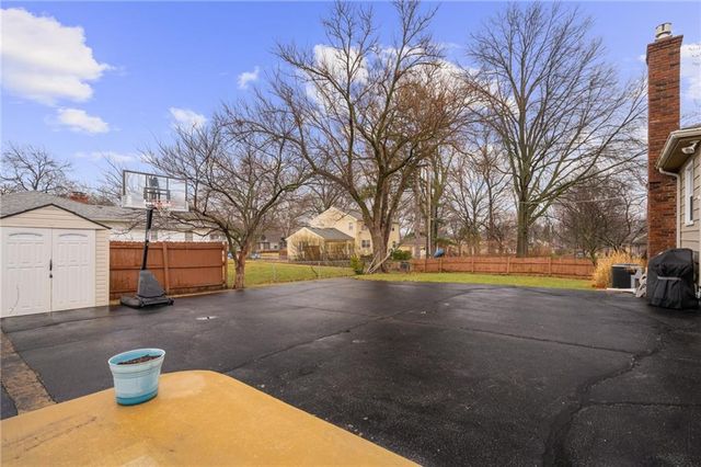 9501 Riggs Street, Overland Park, KS 66212