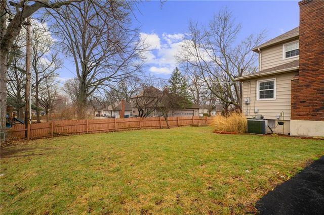 9501 Riggs Street, Overland Park, KS 66212