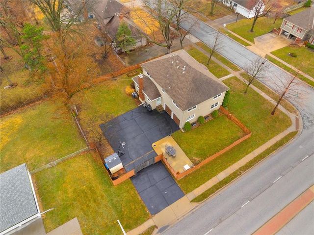 9501 Riggs Street, Overland Park, KS 66212