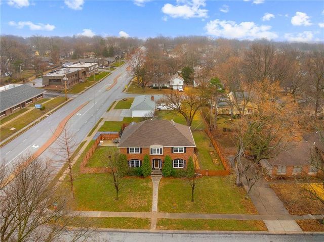 9501 Riggs Street, Overland Park, KS 66212