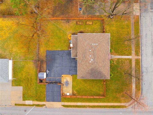 9501 Riggs Street, Overland Park, KS 66212