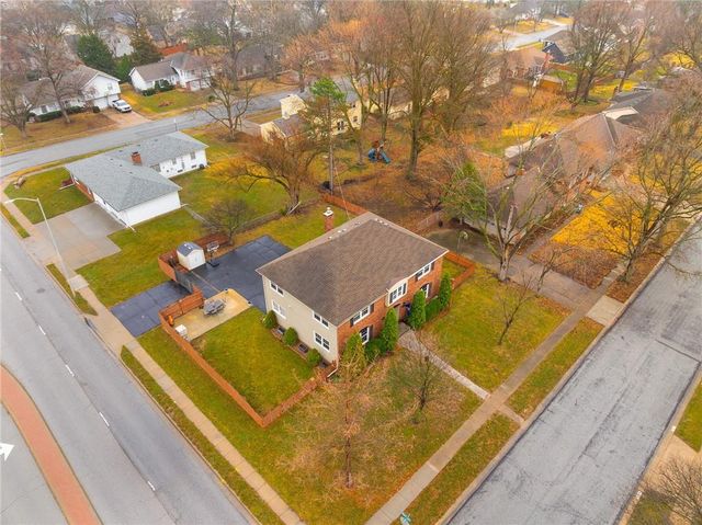 9501 Riggs Street, Overland Park, KS 66212