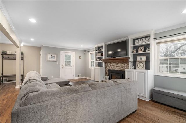 9501 Riggs Street, Overland Park, KS 66212