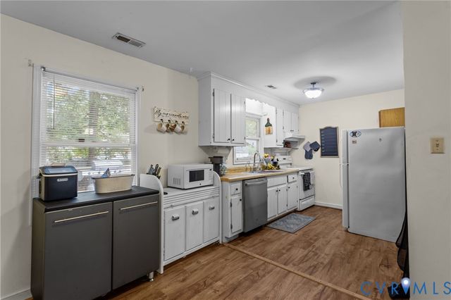 103 Five Oaks Ln, Hanover, VA 23005