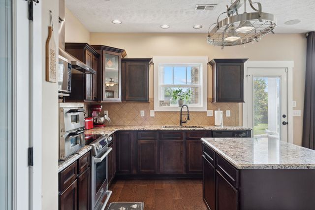 713 Elm St, Clarksville, TN 37040