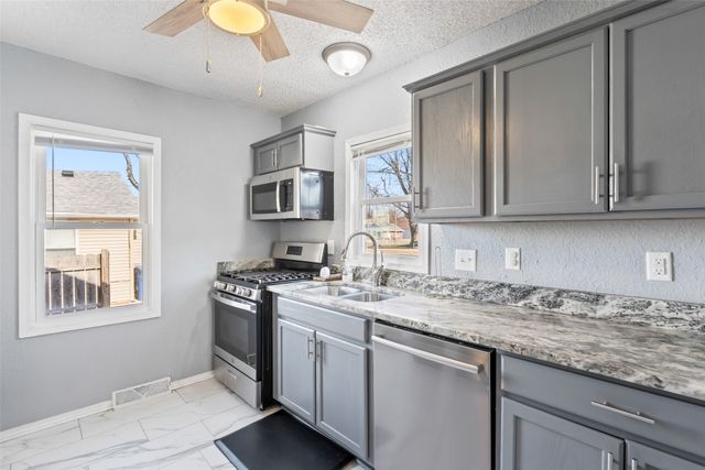 822 E 29th Street, Des Moines, IA 50317