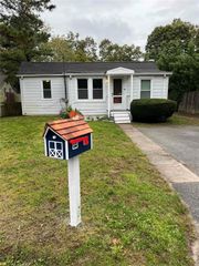83 Wood Road Trail, Flanders, NY 11901