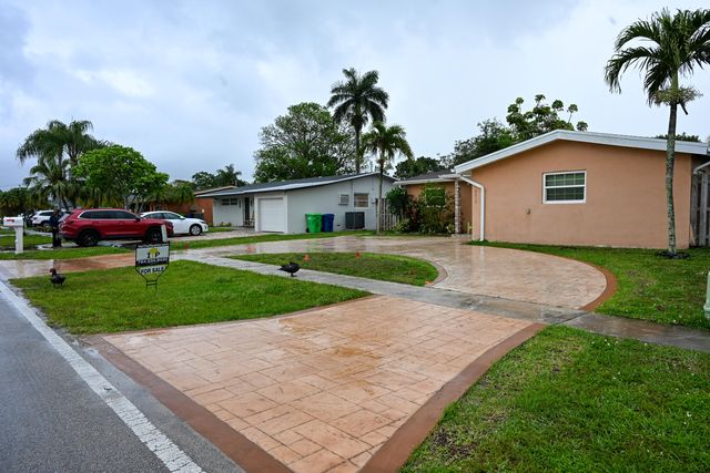 8610 NW 27th Place, Sunrise, FL 33322
