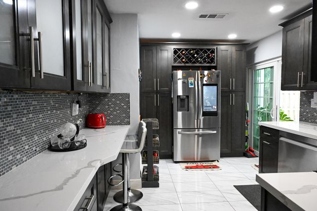 8610 NW 27th Place, Sunrise, FL 33322