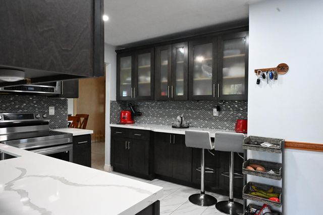 8610 NW 27th Place, Sunrise, FL 33322