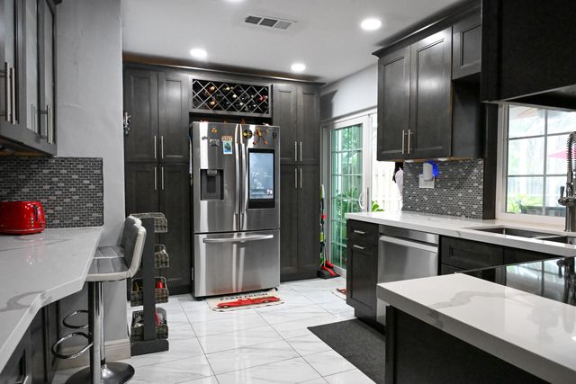 8610 NW 27th Place, Sunrise, FL 33322