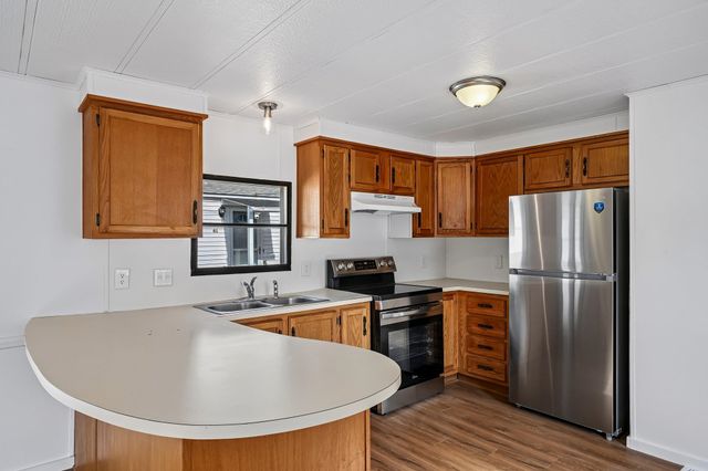 37 Thistle Way, Manchester, NH 03109