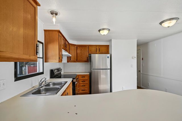 37 Thistle Way, Manchester, NH 03109