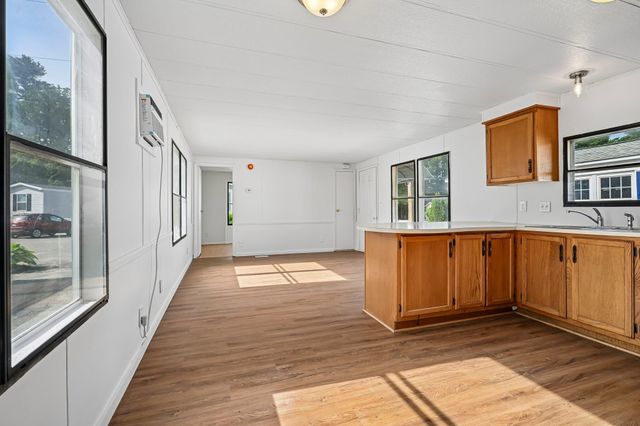 37 Thistle Way, Manchester, NH 03109