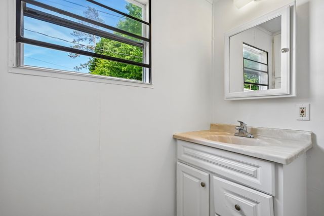 37 Thistle Way, Manchester, NH 03109