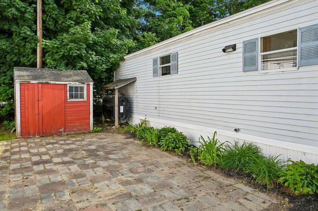 37 Thistle Way, Manchester, NH 03109