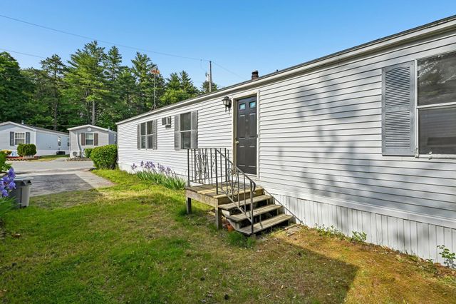 37 Thistle Way, Manchester, NH 03109