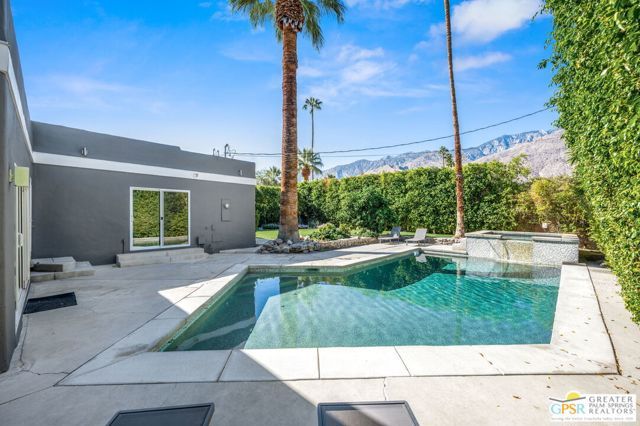 1572 N Riverside Drive, Palm Springs, CA 92264