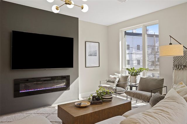 3725 Butler St 302, Lawrenceville, PA 15201