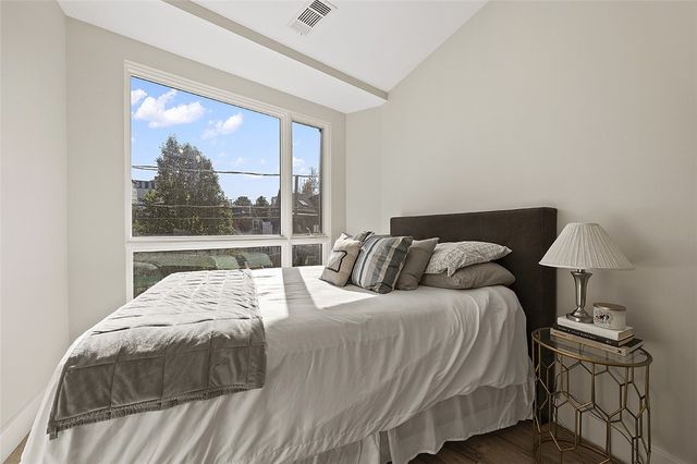 3725 Butler St 302, Lawrenceville, PA 15201