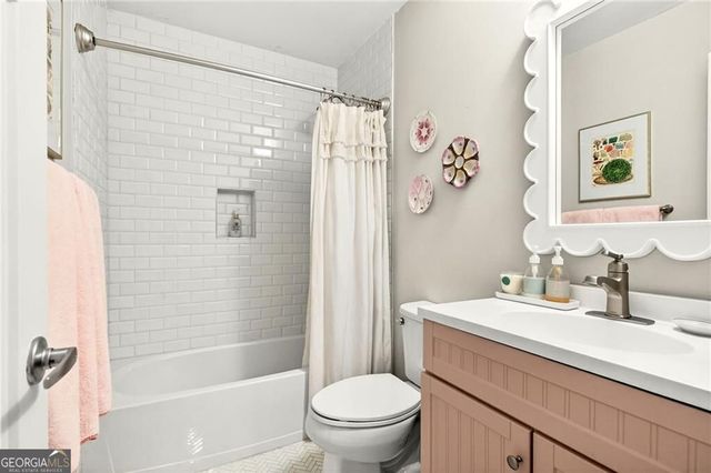 953 Sharon Circle SE, Smyrna, GA 30080