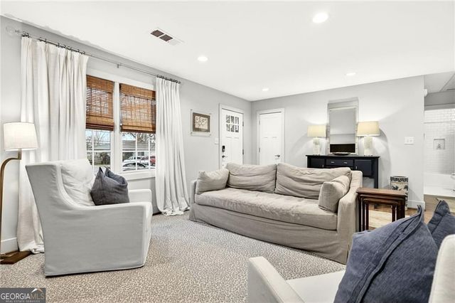 953 Sharon Circle SE, Smyrna, GA 30080