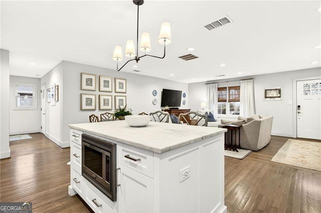 953 Sharon Circle SE, Smyrna, GA 30080