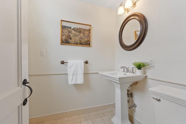 5 Lowell St 5, Carlisle, MA 01741