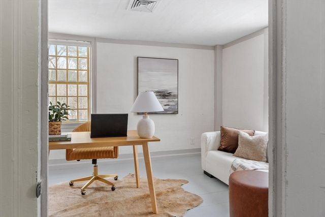 5 Lowell St 5, Carlisle, MA 01741